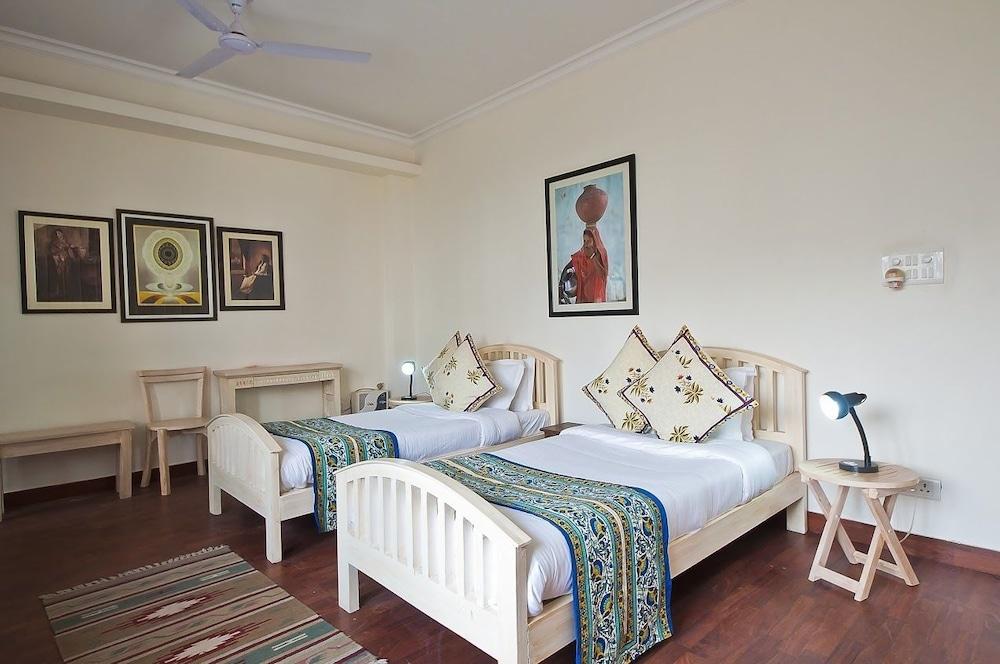 Bed and Breakfast Colonel'S Retreat At The Airport Nueva Delhi Exterior foto