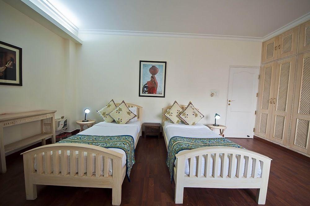 Bed and Breakfast Colonel'S Retreat At The Airport Nueva Delhi Exterior foto