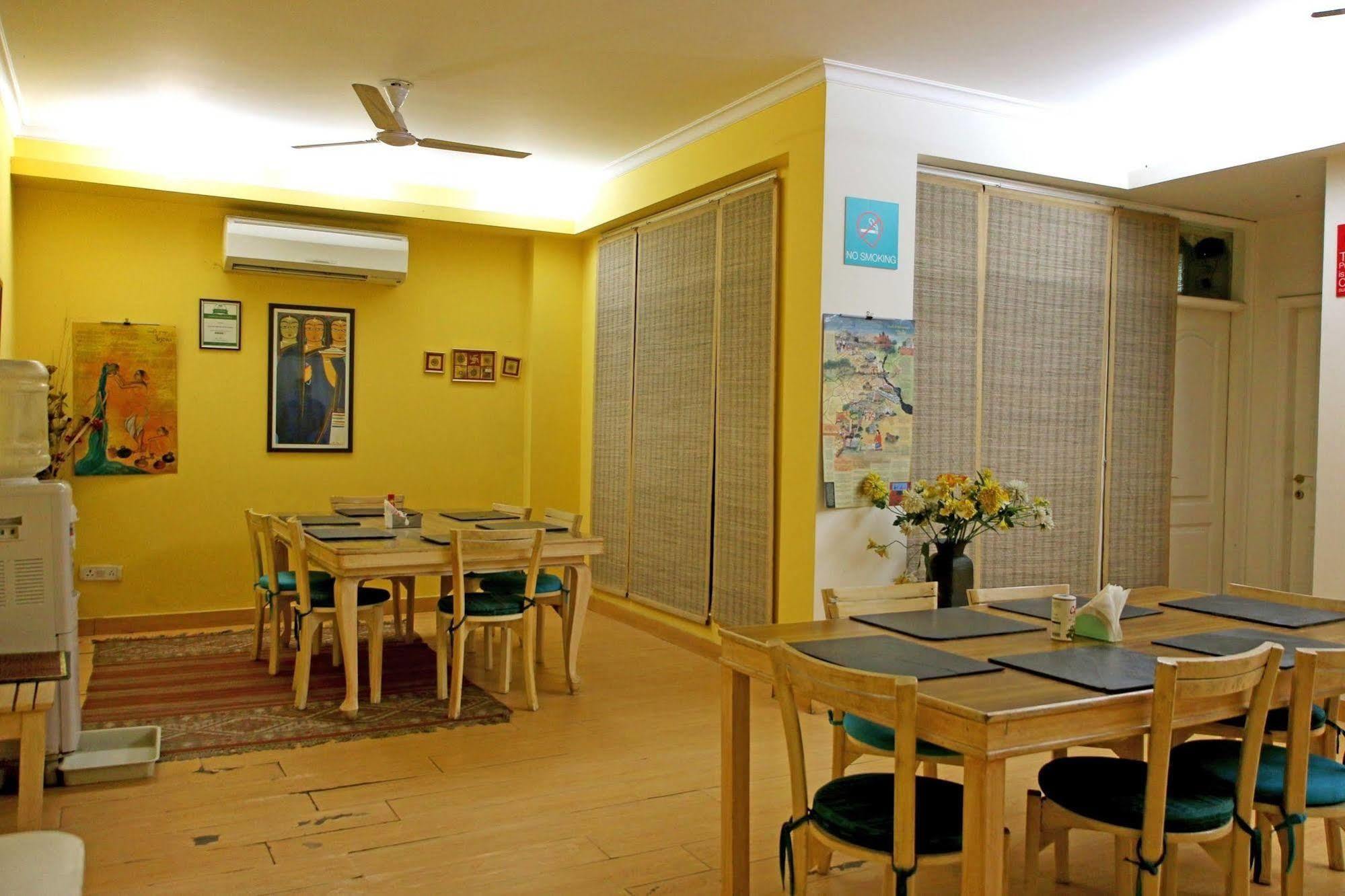 Bed and Breakfast Colonel'S Retreat At The Airport Nueva Delhi Exterior foto