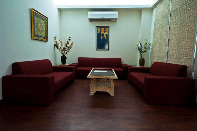 Bed and Breakfast Colonel'S Retreat At The Airport Nueva Delhi Exterior foto