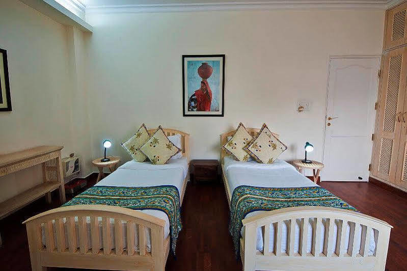 Bed and Breakfast Colonel'S Retreat At The Airport Nueva Delhi Exterior foto